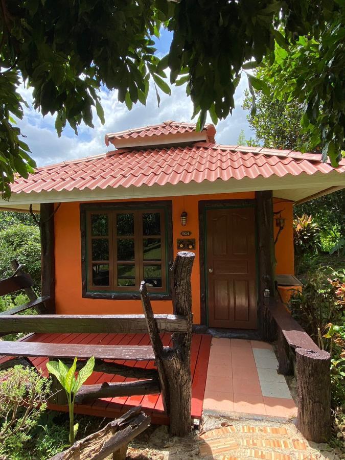 Baanphuthadol Otel Mae Hong Son Dış mekan fotoğraf