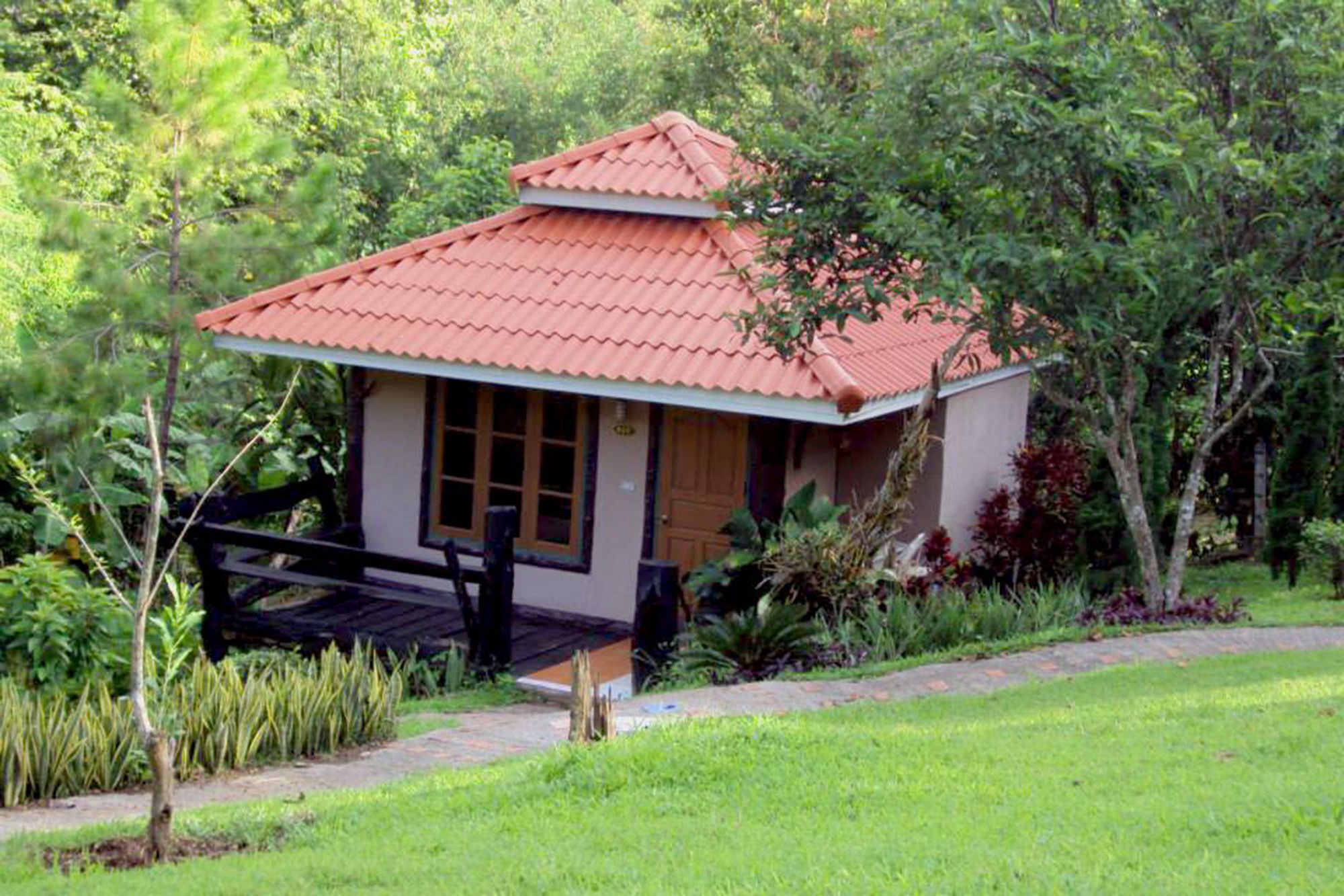Baanphuthadol Otel Mae Hong Son Dış mekan fotoğraf