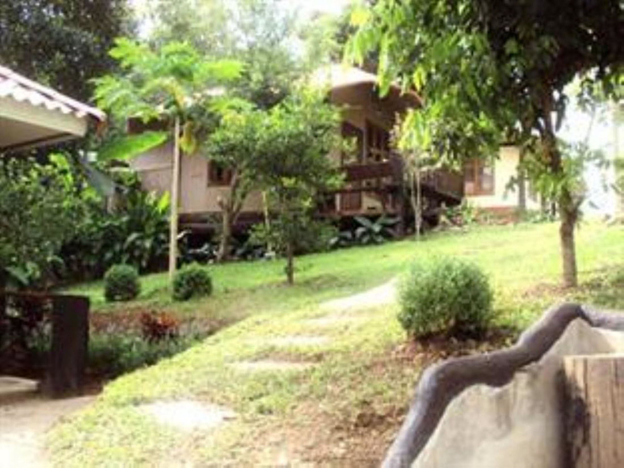 Baanphuthadol Otel Mae Hong Son Dış mekan fotoğraf